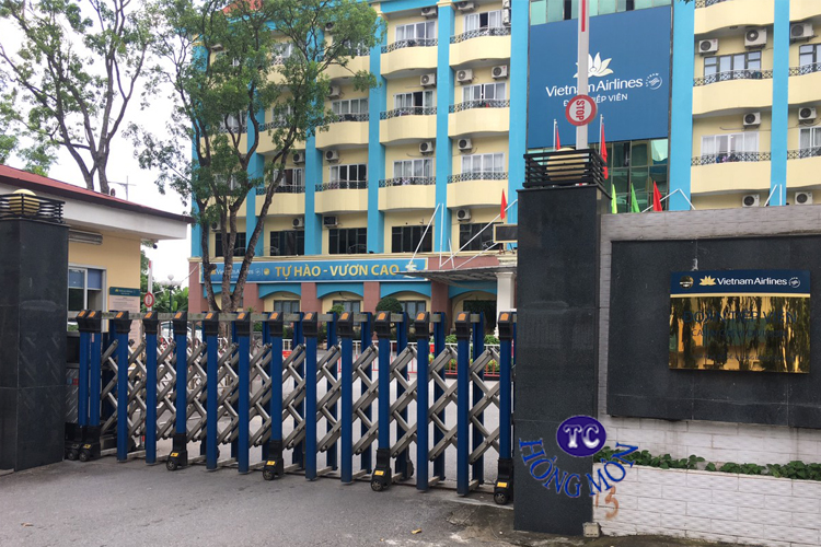 Cổng xếp hợp kim nhôm lắp đặt năm 2020 tại Nguyễn Sơn - Hà Nội