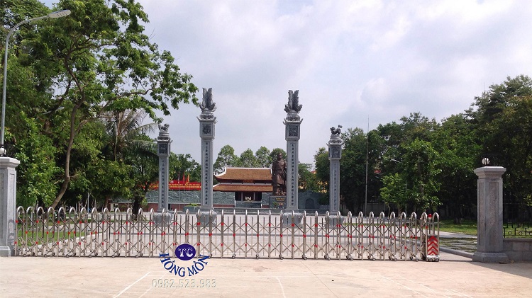 Hình ảnh cổng inox Hồng Môn lắp đặt tại đền Bảo Lộc
