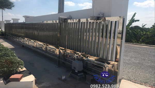 Mẫu cổng trượt inox 304