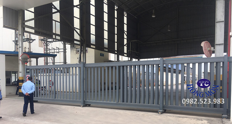Hình ảnh cổng trượt không ray cao 2m Hồng Môn