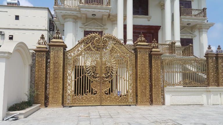 cửa cổng tự động nhôm đúc