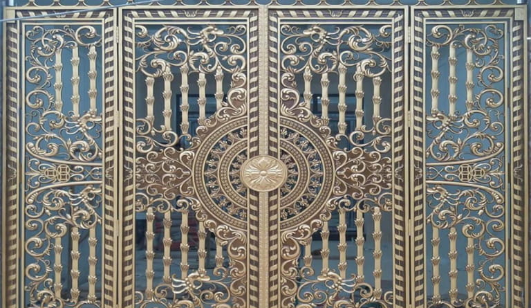 Mẫu cổng nhôm đúc hiện đại