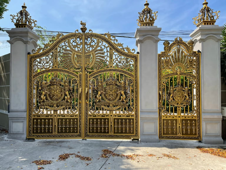 thi công cổng nhôm đúc