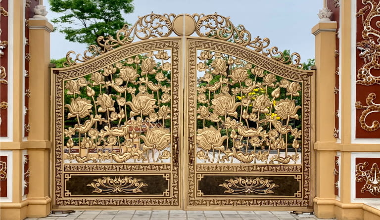 thi công cổng nhôm đúc