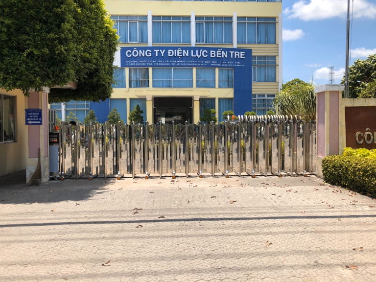 cổng công ty Cổng xếp inox tự động