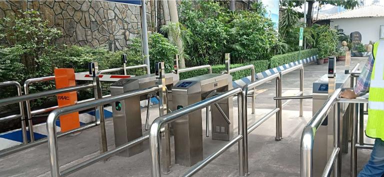 Triển khai cổng kiểm soát ra vào chung cư