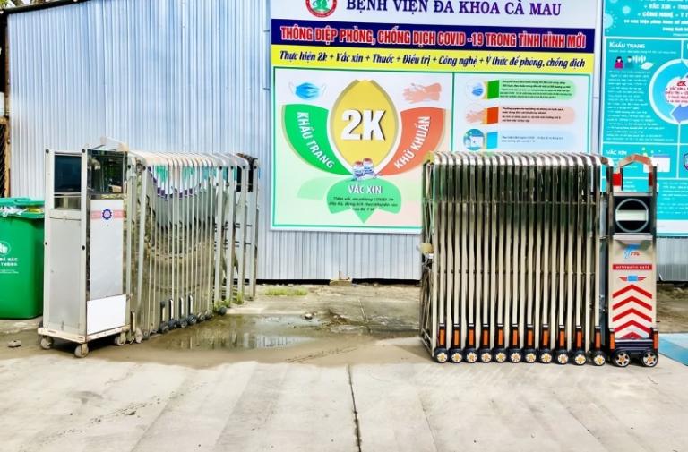 Cổng xếp inox tự động cho bệnh viện