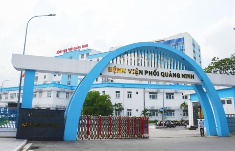 Cổng xếp inox mang lại nhiều lợi ích cho bệnh viện