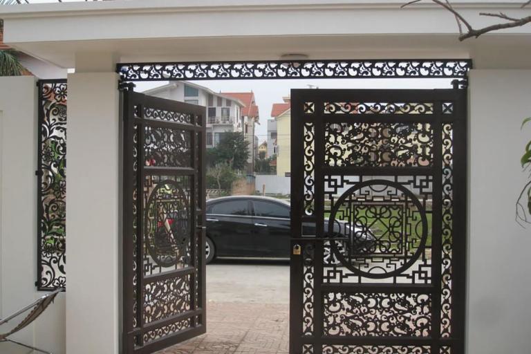 Màu sơn cổng nhôm đúc đẹp