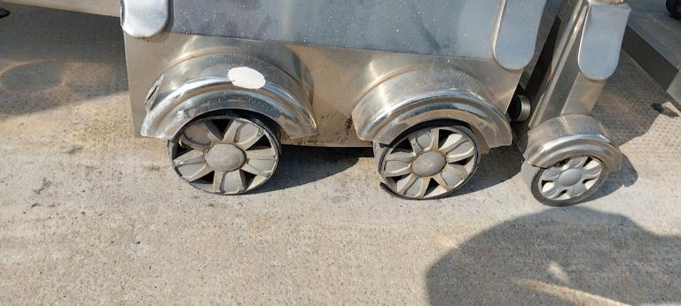 Sửa bánh xe cổng xếp