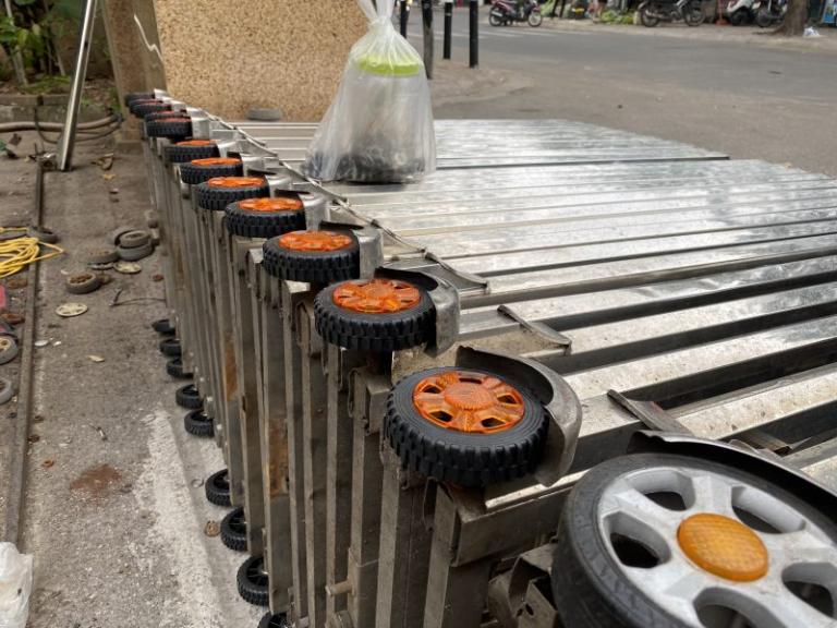 Lưu ý khi sửa bánh xe cổng xếp