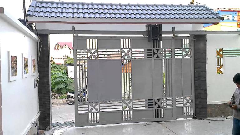 Cổng tự động chạy chậm do ray trượt và bánh xe tăng ma sát