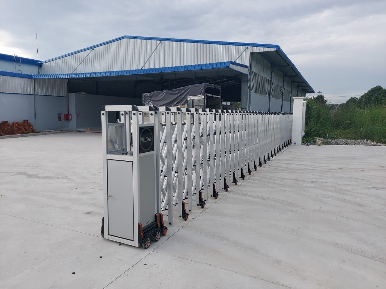 Giải pháp cổng xếp inox cho khu công nghiệp từ Cổng Hồng Môn