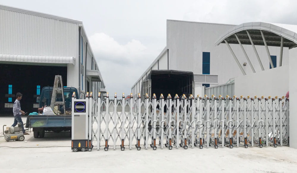 Cách lựa chọn cổng xếp inox theo quy mô và môi trường