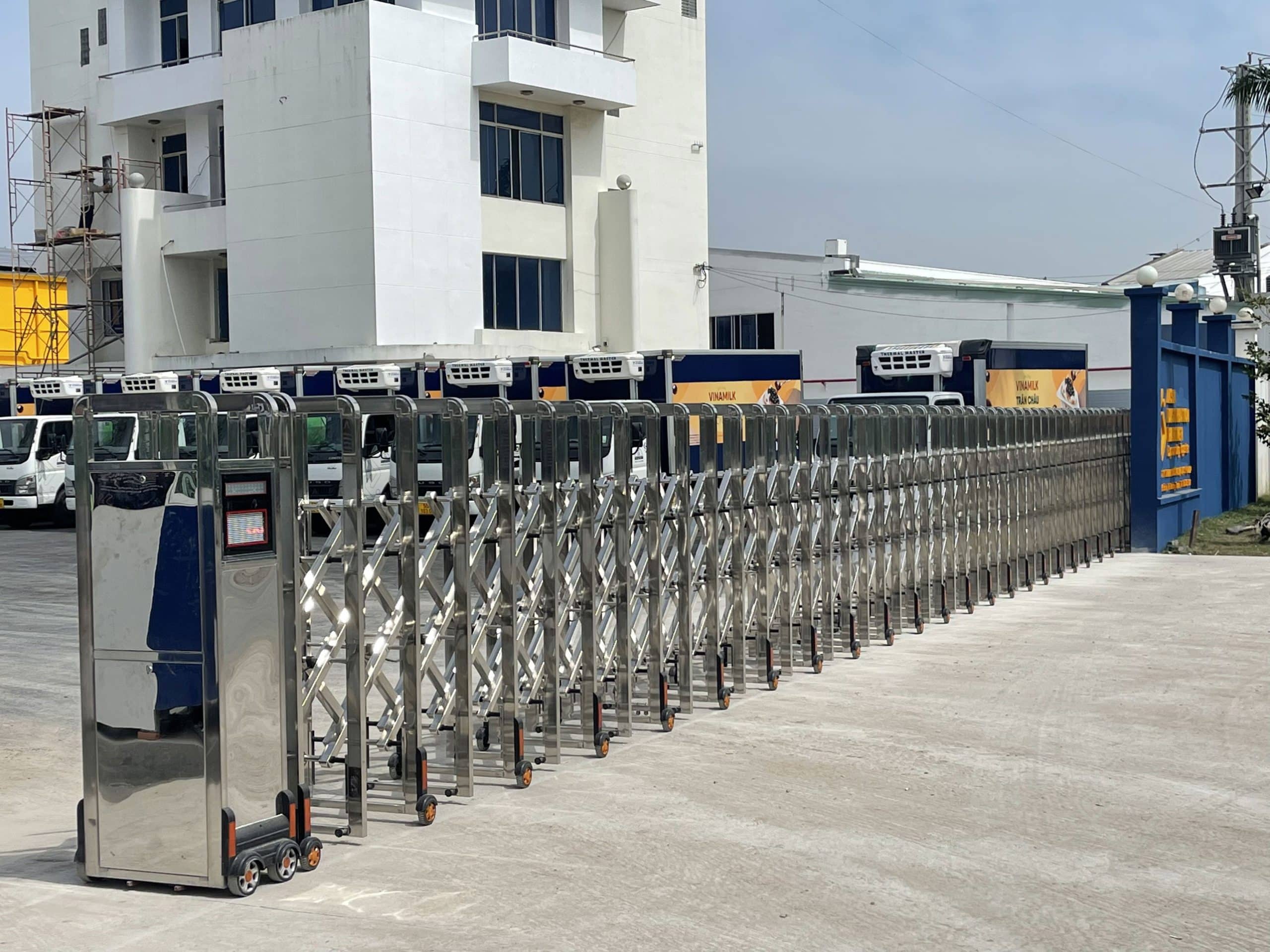 Yêu cầu đặc thù của khu công nghiệp với cổng xếp inox