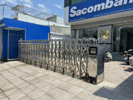 cổng xếp inox cho ngân hàng