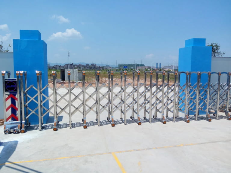 Tiêu chuẩn sản xuất và kiểm soát chất lượng cổng xếp inox của Cổng Hồng Môn