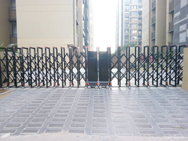 Các yếu tố ảnh hưởng đến tuổi thọ cổng xếp inox