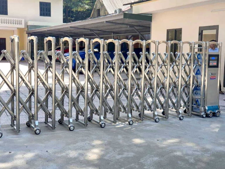 Cổng xếp inox 201 mua ở đâu?