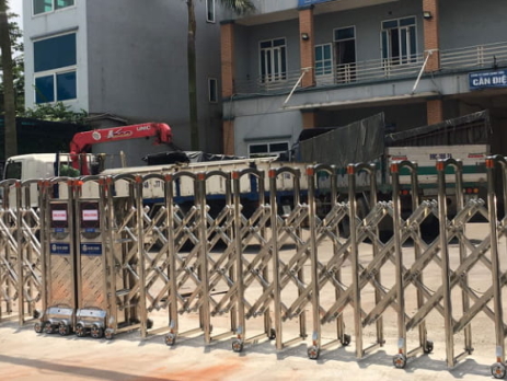 cổng xếp inox 201 và 304