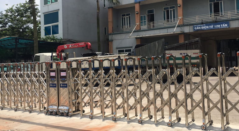 cổng xếp inox 201 và 304