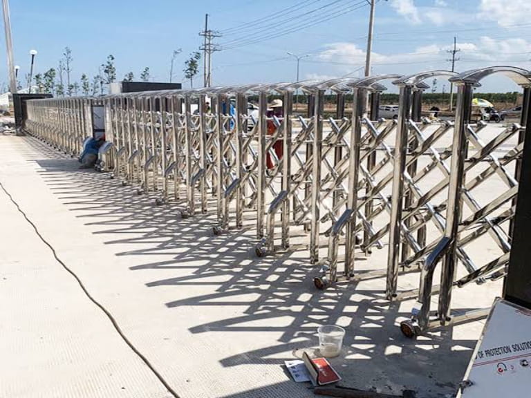 Ảnh hưởng của bánh xe và ray dẫn hướng trong gió mạnh