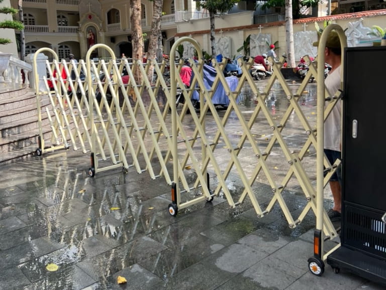 Ảnh hưởng của môi trường ngoài trời đến cổng sắt
