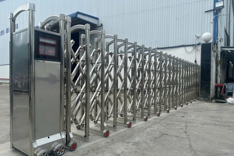 Cơ chế vận hành cổng xếp không ray và độ bền