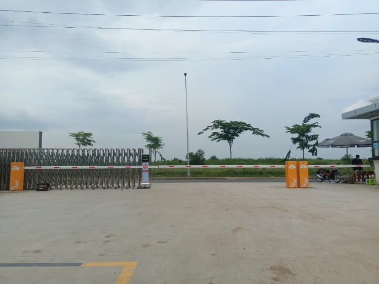 Gợi ý bố trí barie và cổng xếp inox hợp lý