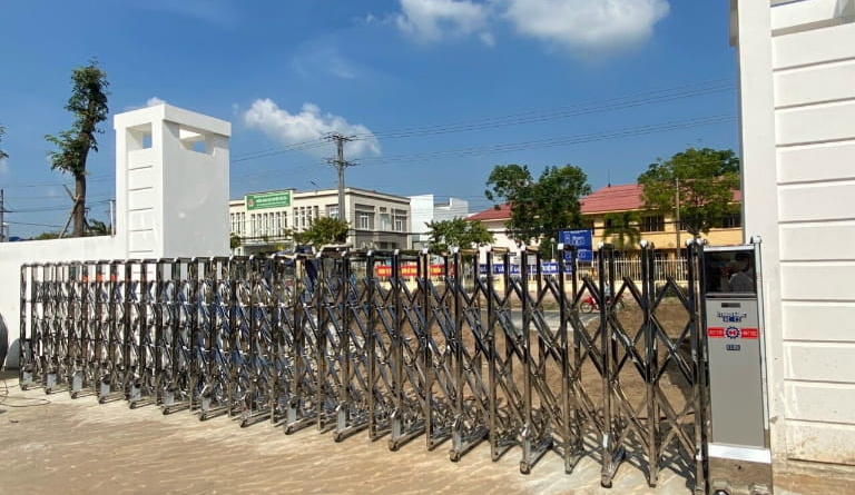 cổng xếp inox có bị gỉ sét không