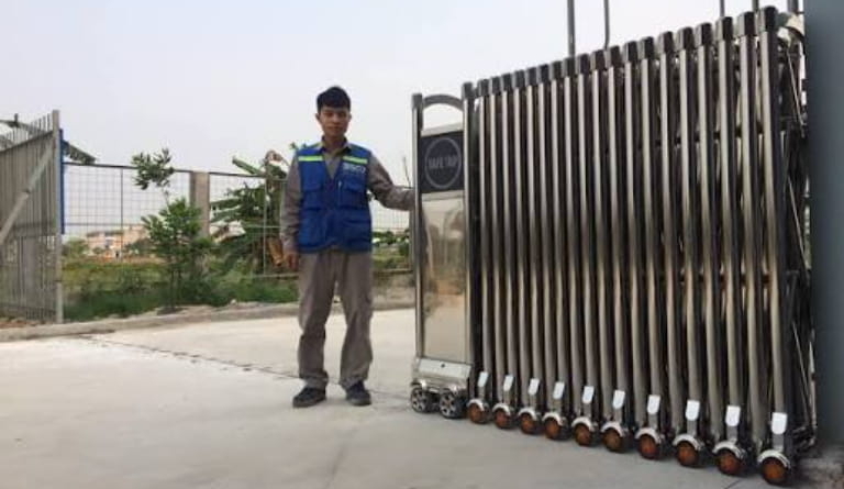 Cổng xếp inox tại Hà Nội