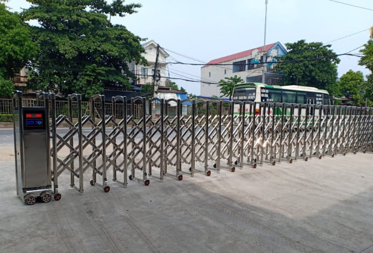 Thiết kế cổng xếp inox tự động cho tòa nhà và trụ sở doanh nghiệp